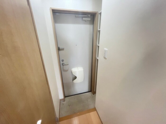 物件内観写真15　(玄関)