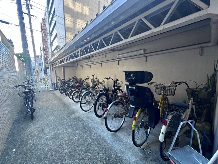物件外観写真4　(駐輪場)