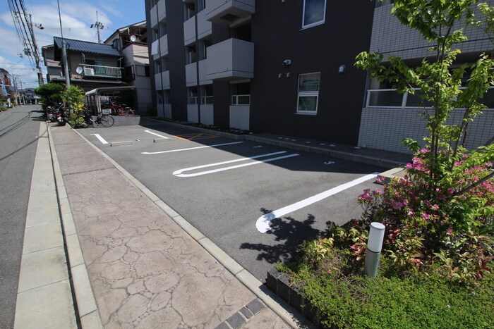 物件外観写真4　(駐車場)