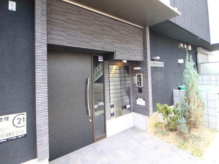 物件外観写真2　(エントランス部分)