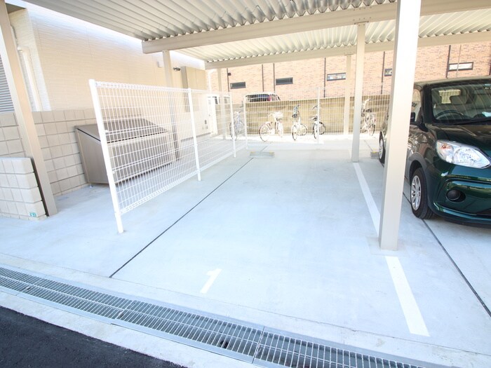 物件外観写真5　(駐車場)