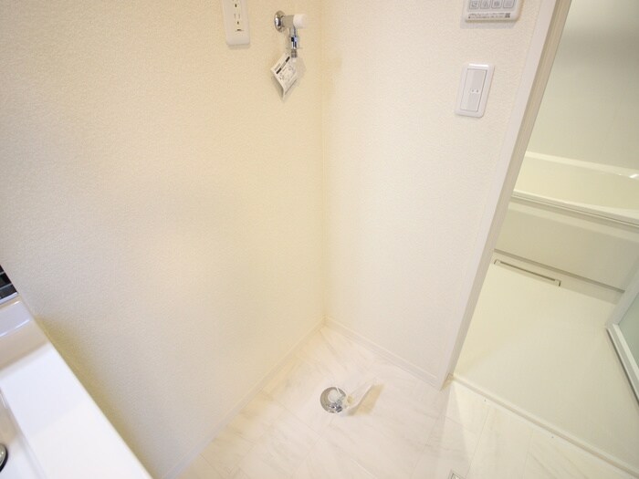 物件内観写真14　(洗濯機置場)