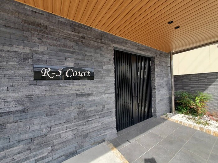 物件外観写真3　(エントランス部分)