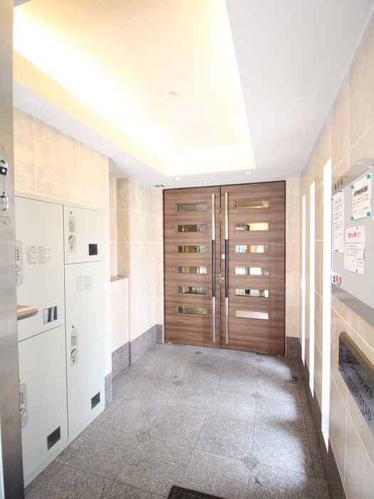 物件外観写真5　(エントランス部分)