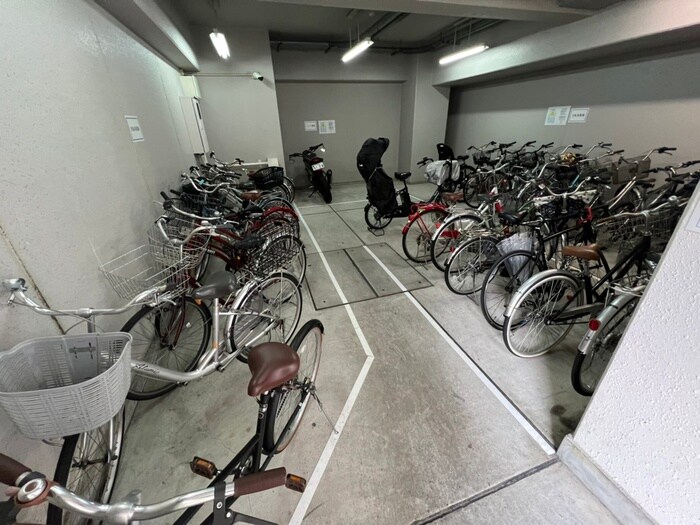 物件外観写真3　(駐輪場)