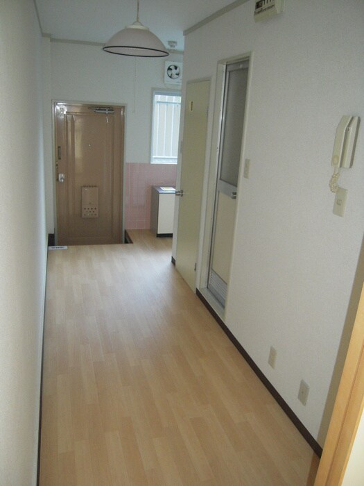 物件内観写真11　(廊下)