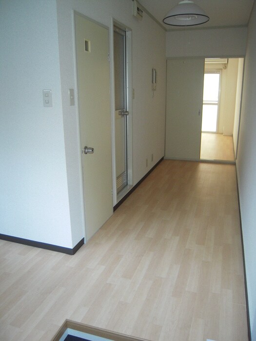 物件内観写真13　(廊下)