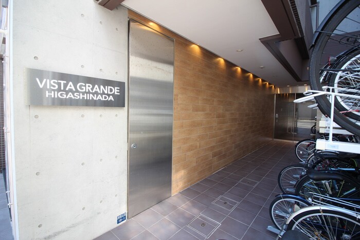 物件外観写真3　(エントランス部分)