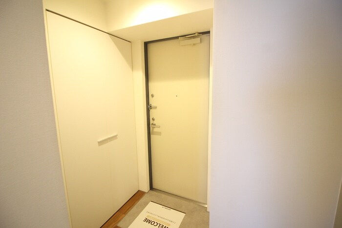 物件内観写真17　(玄関)