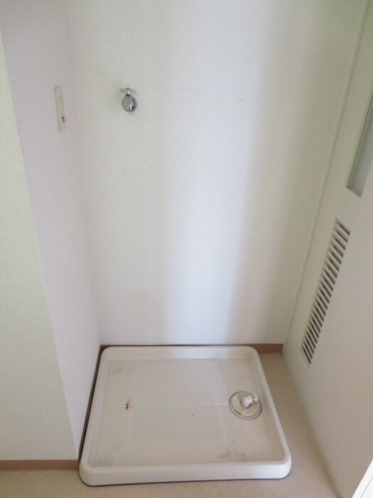 物件内観写真10　(洗濯機置場)