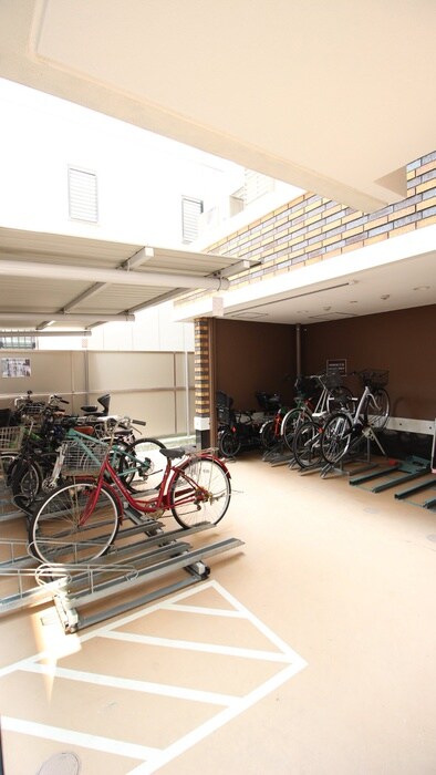 物件外観写真2　(駐輪場)