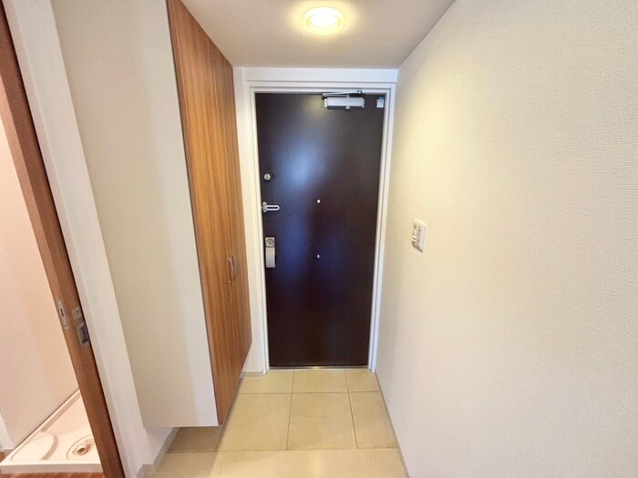 物件内観写真7　(玄関)