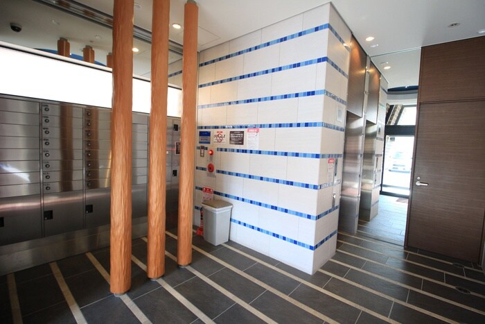 物件外観写真6　(エントランス部分)