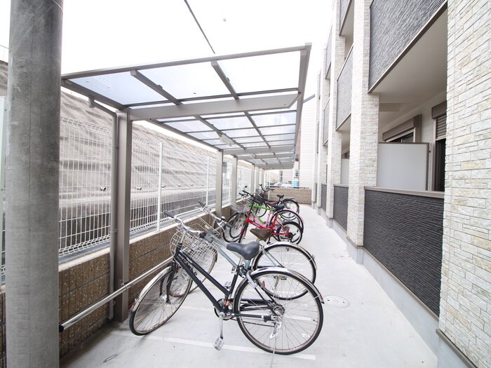 物件外観写真3　(駐輪場)
