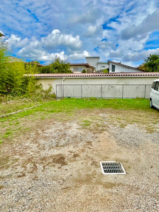 物件外観写真3　(駐車場)