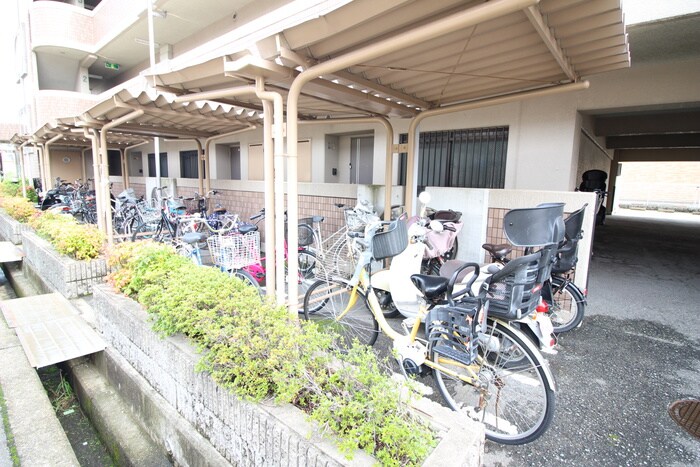 物件外観写真5　(駐輪場)