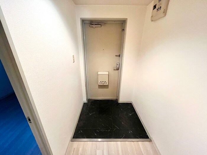 物件内観写真16　(玄関)