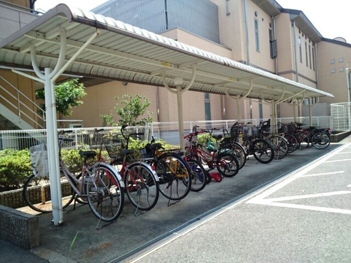 物件外観写真3　(駐輪場)