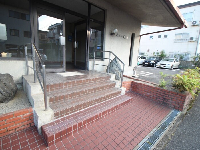 物件外観写真4　(エントランス部分)