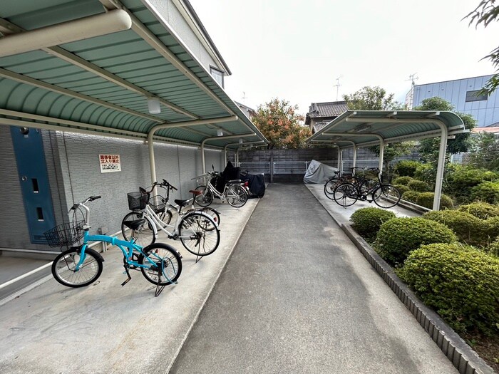 物件外観写真5　(駐輪場)