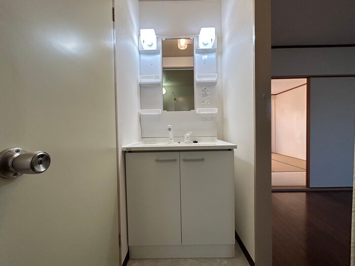 物件内観写真10　(洗濯機置場)