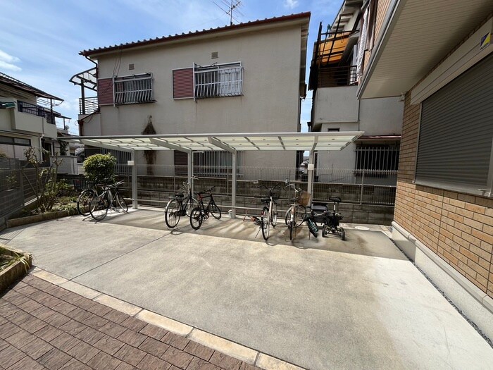 物件外観写真3　(駐輪場)