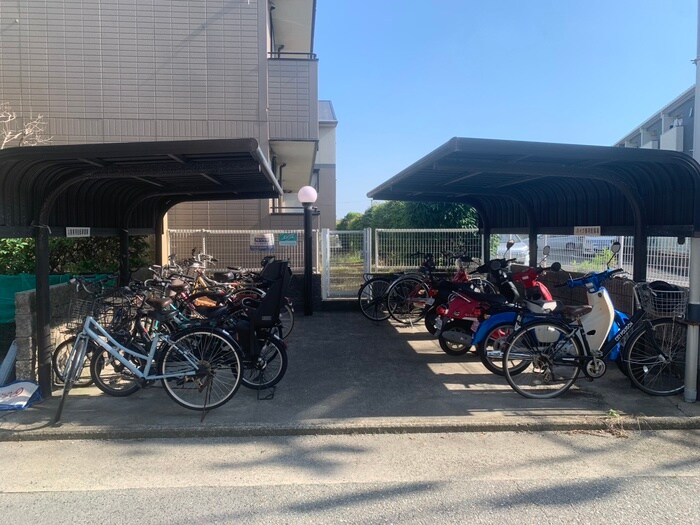 物件外観写真4　(駐輪場)