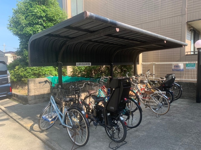 物件外観写真5　(駐輪場)