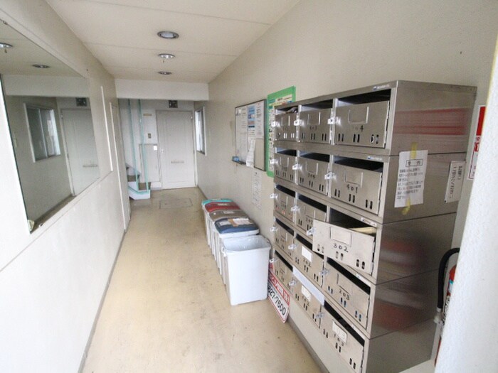 物件外観写真4　(エントランス部分)