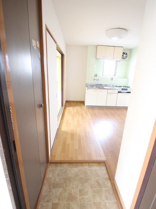 物件内観写真7　(玄関)