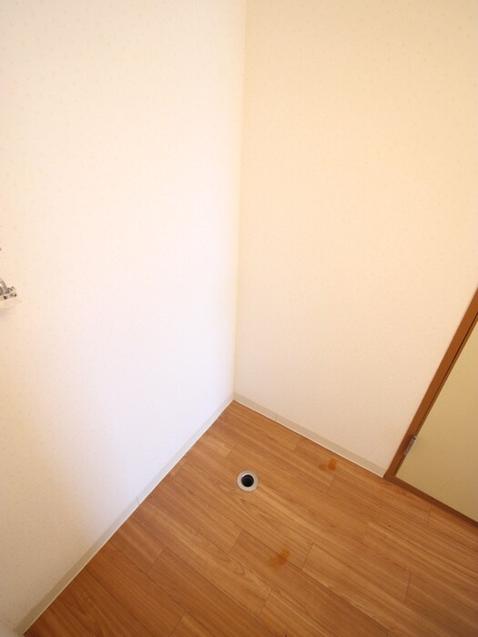 物件内観写真13　(洗濯機置場)