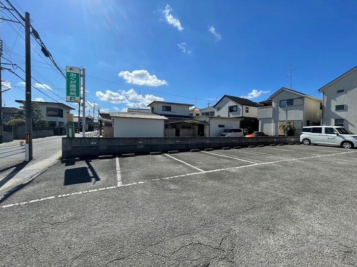 物件外観写真5　(駐車場)
