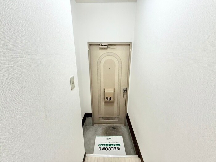 物件内観写真16　(玄関)
