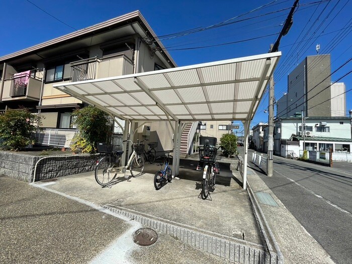 物件外観写真3　(駐輪場)