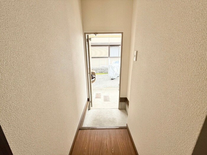 物件内観写真18　(玄関)