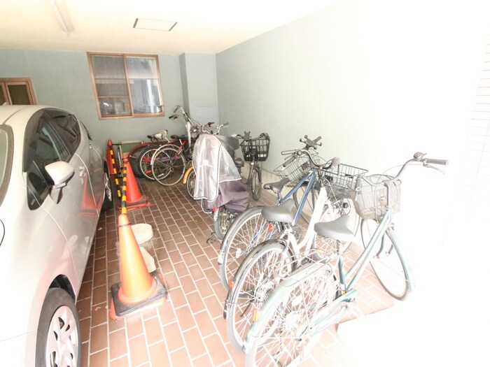 物件外観写真5　(駐輪場)