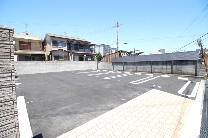 物件外観写真3　(駐車場)