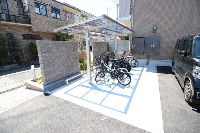 物件外観写真4　(駐輪場)