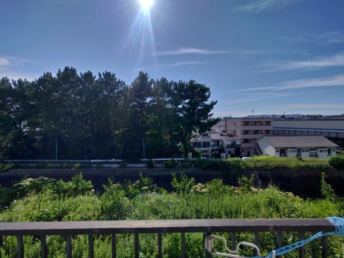 物件内観写真6　(室内からの展望)