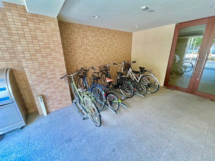 物件外観写真4　(駐輪場)