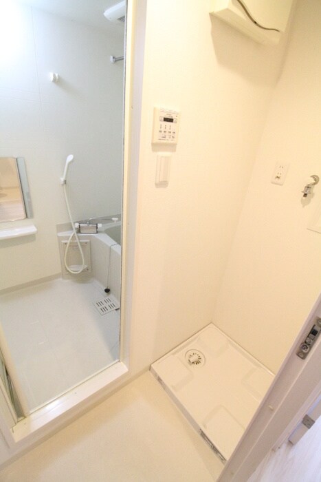 物件内観写真16　(洗濯機置場)