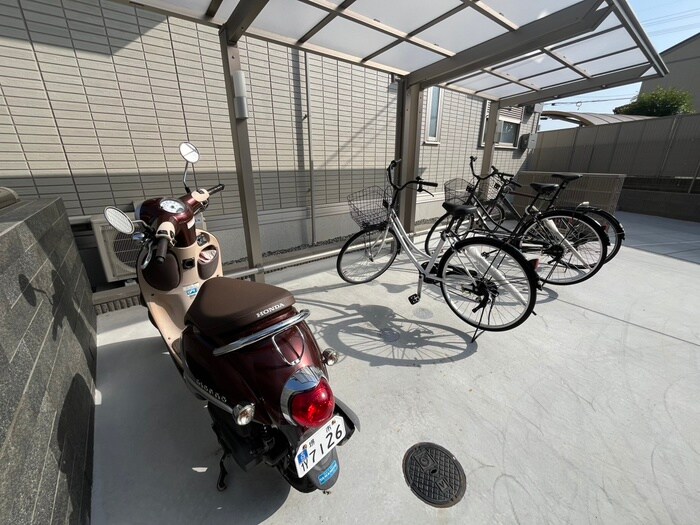 物件外観写真3　(駐輪場)