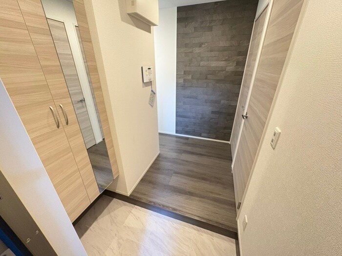 物件内観写真16　(玄関)