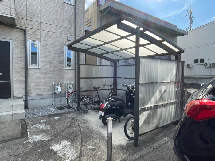 物件外観写真3　(駐輪場)