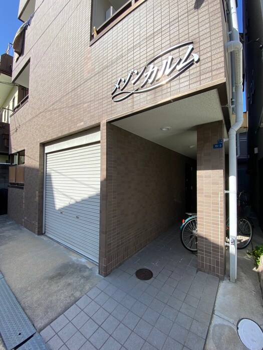 物件外観写真2　(エントランス部分)