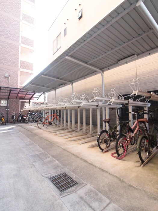 物件外観写真5　(駐輪場)