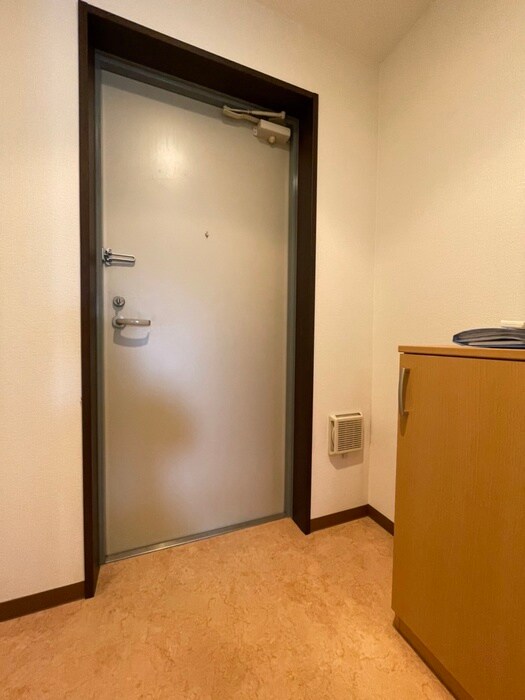 物件内観写真14　(玄関)