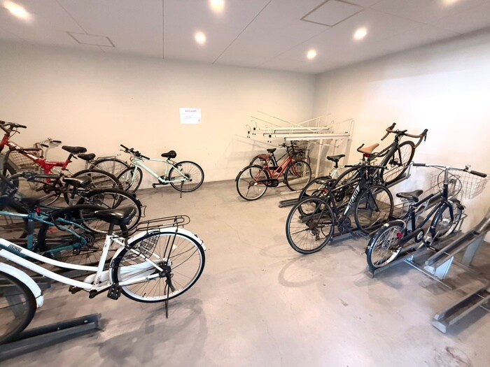 物件外観写真3　(駐輪場)