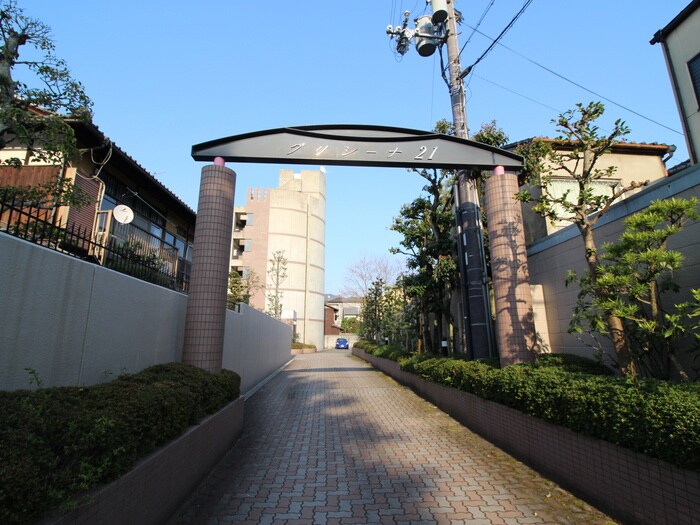 物件外観写真5　(エントランス部分)