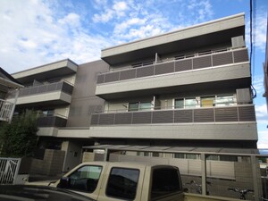 シャーメゾン　ファースト外観写真
